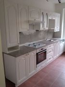 Realizovaná paneláková kuchyně Leška bílé dřevo 320 cm