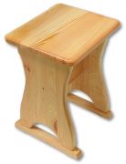 Dřevěná stolička z borovice NR113