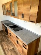 Nová realizovaná paneláková kuchyně v moderní barvě